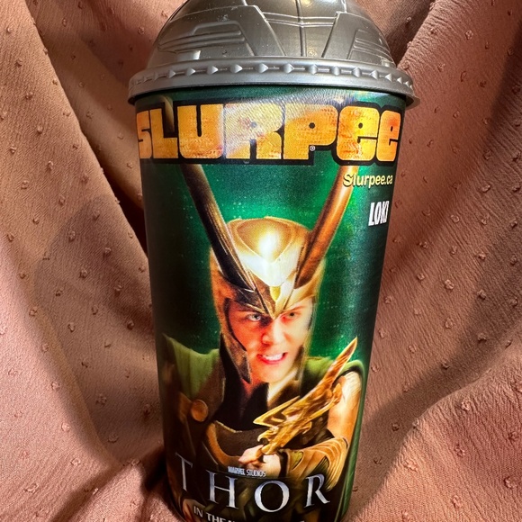 Rare Thor movie Loki hologram 7-11 slurpee cup - Picture 2 of 6